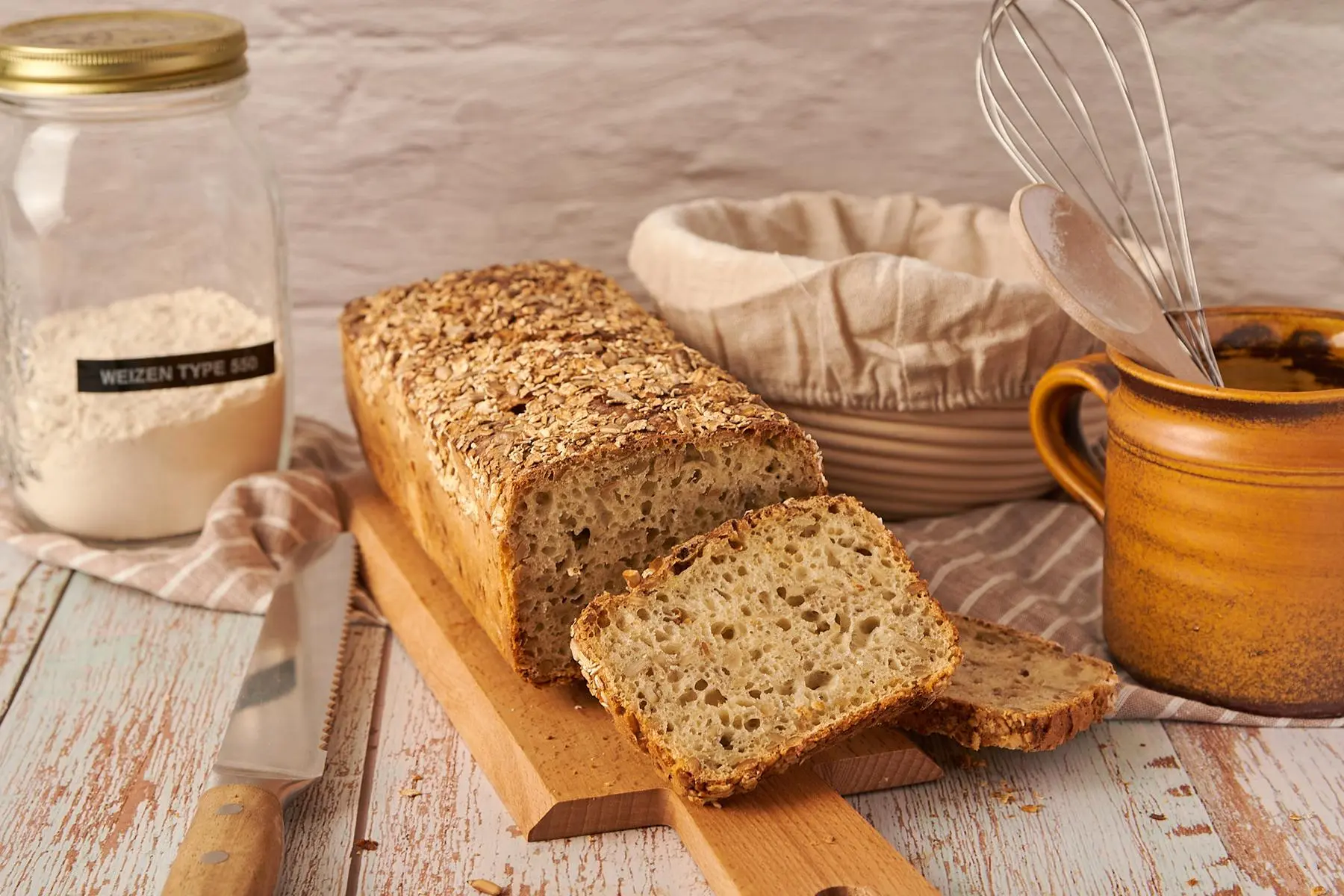 No-Knead Dinkelbrot aus der Kastenform mit Körner-Kruste