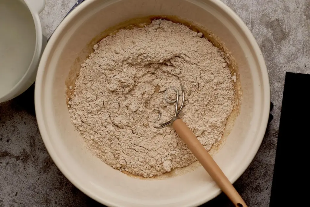 Mehlmischung aus Dinkelvollkornmehl für saftiges Dinkelvollkornbrot mit Sauerteig