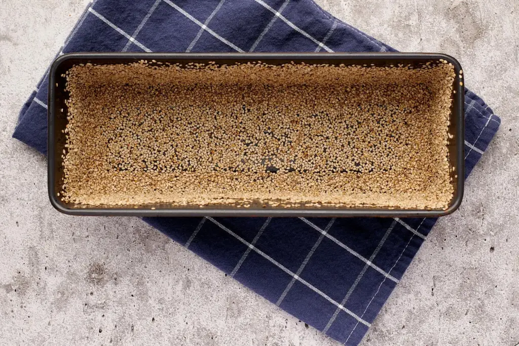 dinkelvollkornbrot teigling kastenform vor sesam