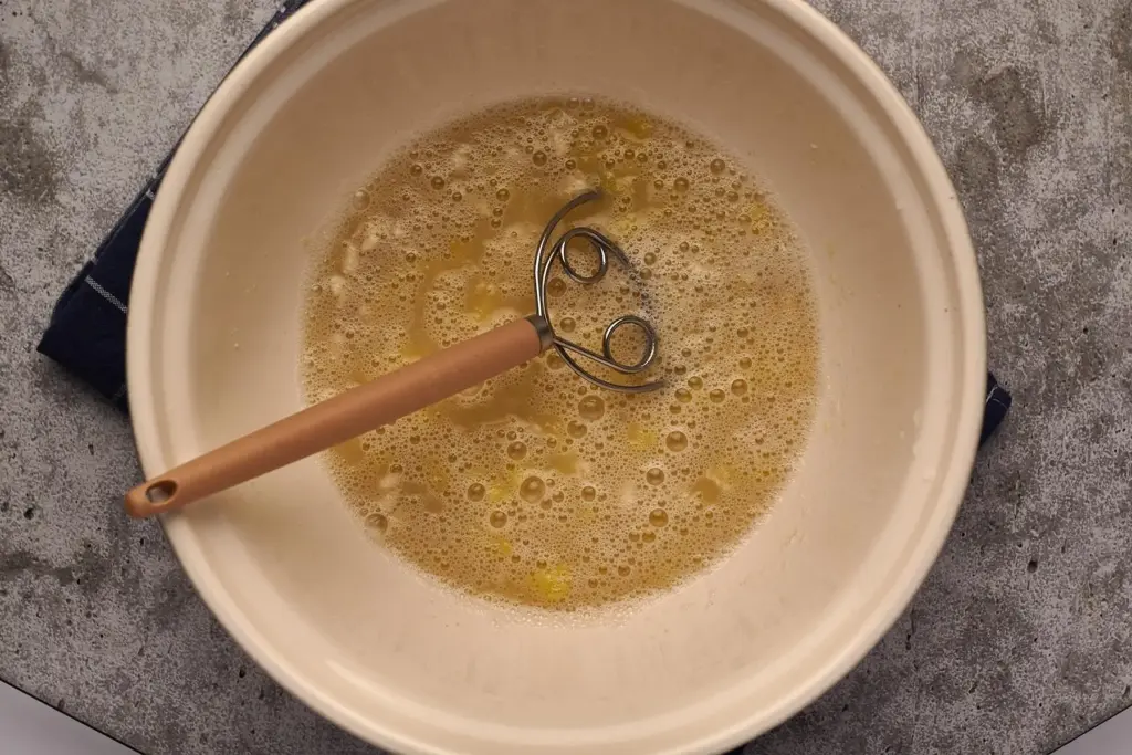 Aktive Hefe-Sauerteig-Mischung für saftiges Dinkelvollkornbrot mit Sauerteig