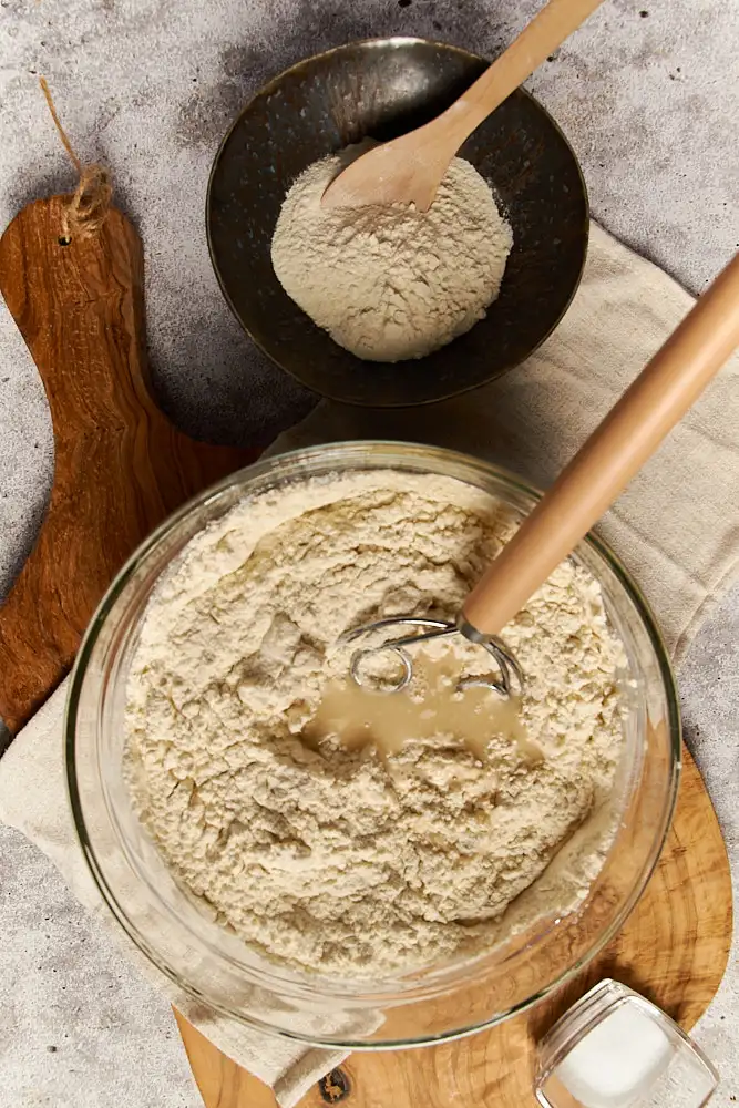 Wurzelbrot Rezept: Teig aus Einkornmehl und Type 1050 wird ohne Kneten angerührt