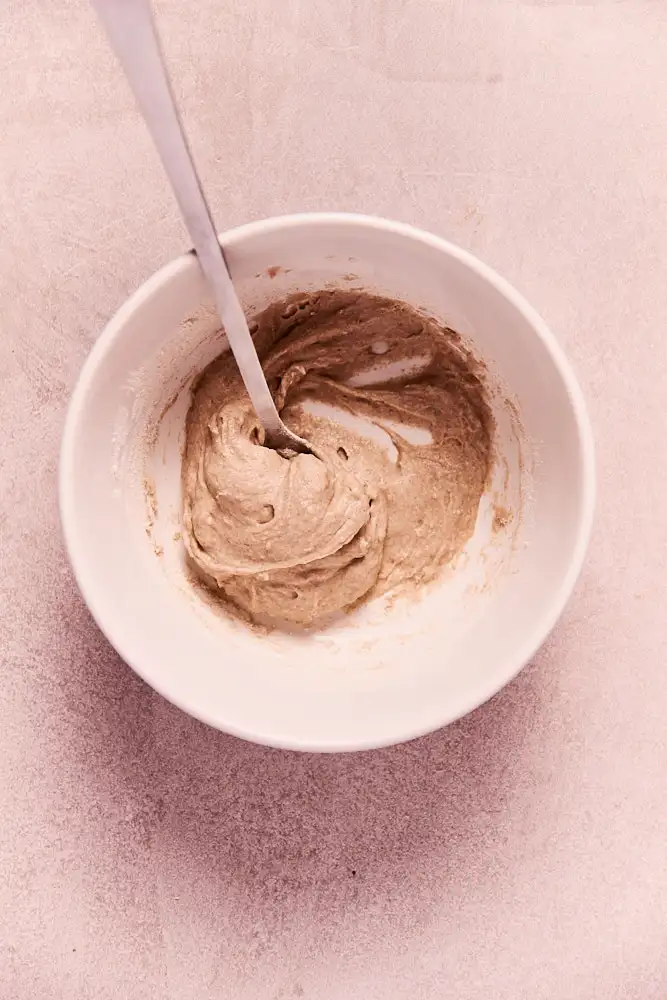 Fertig angerührter Roggen-Vorteig fürs Sauerteigbrot, vor dem Reifen