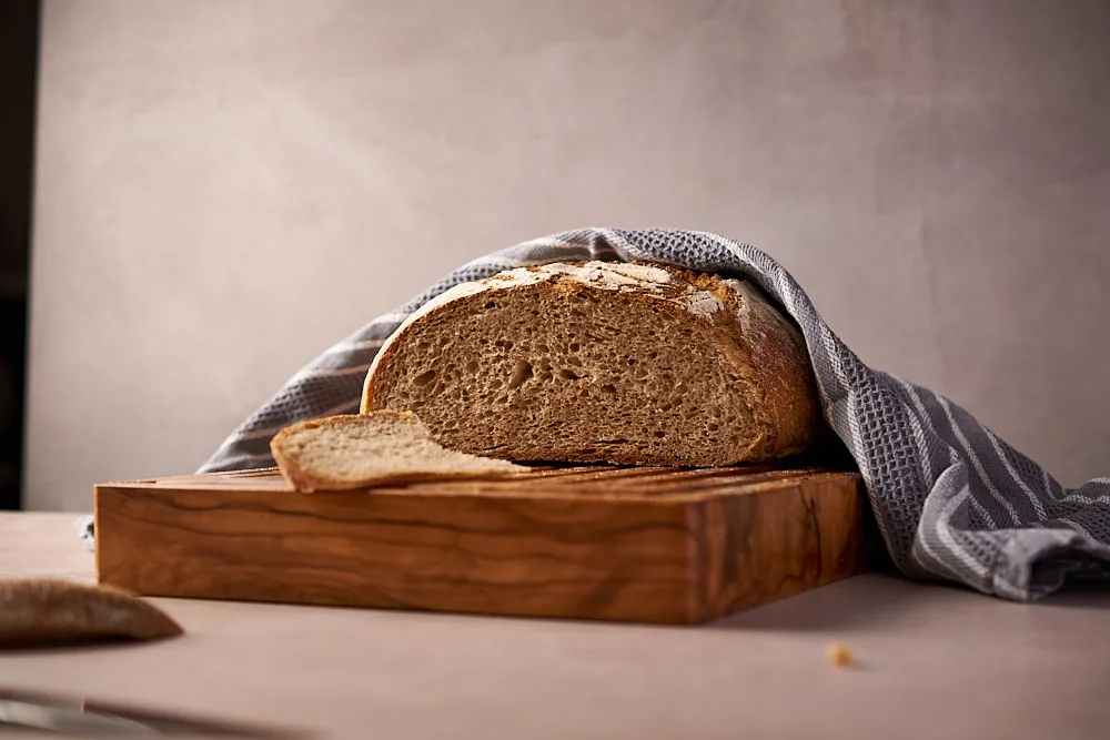 Saftige Krume von Kartoffelbrot mit Sauerteig