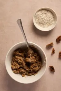 Röst-Brühstück aus Altbrot und Roggenschrot für Kartoffelbrot mit Sauerteig