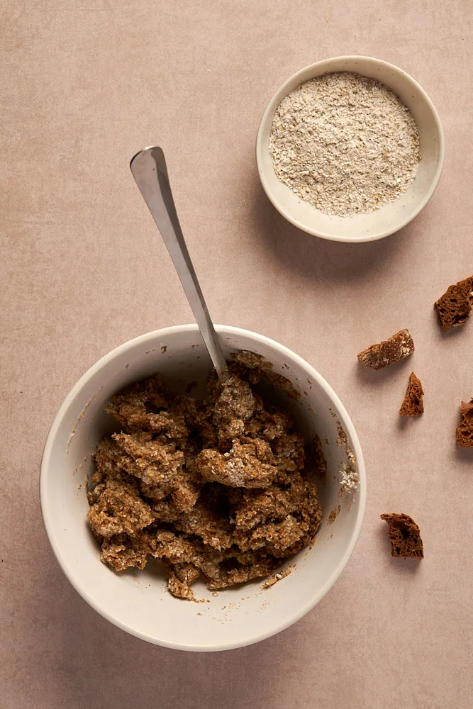 Röst-Brühstück aus Altbrot und Roggenschrot für Kartoffelbrot mit Sauerteig